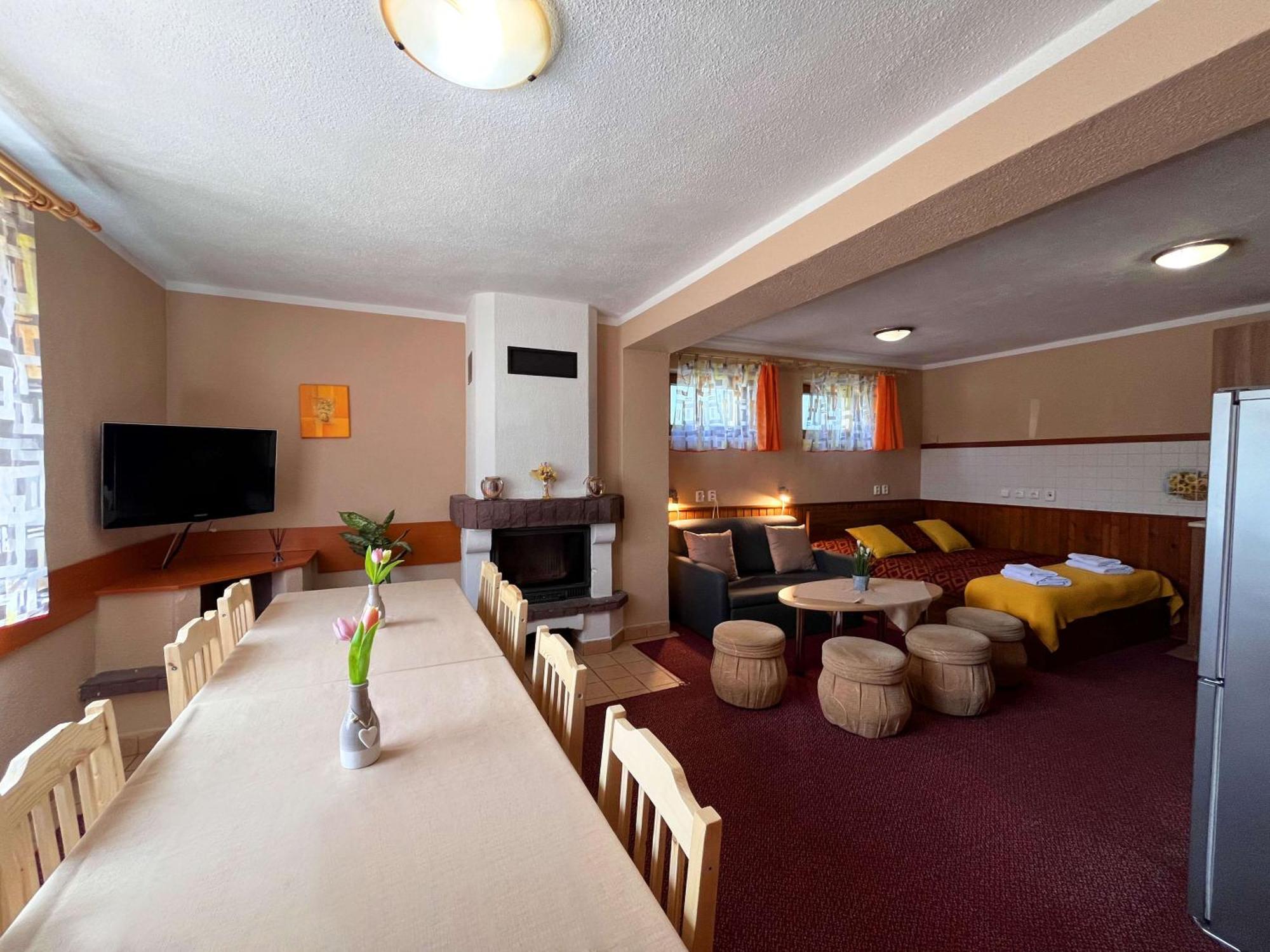 Jurika Liptov Aparthotel Liptovský Mikuláš Exteriör bild