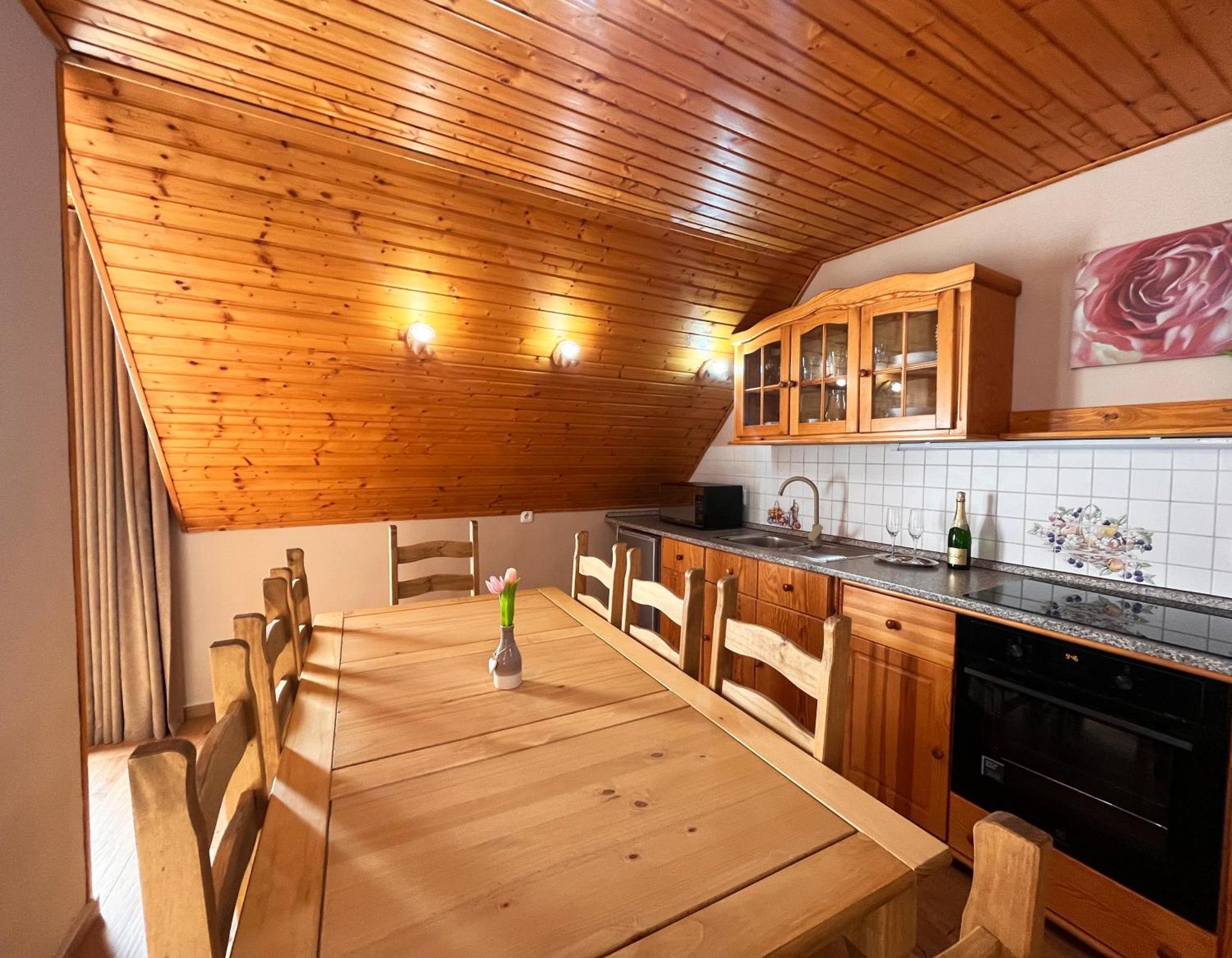 Jurika Liptov Aparthotel Liptovský Mikuláš Exteriör bild